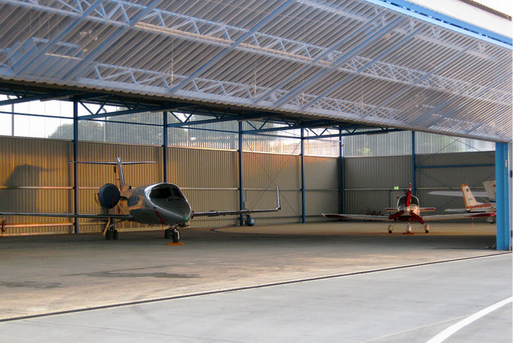Special solutions for hangar door drives