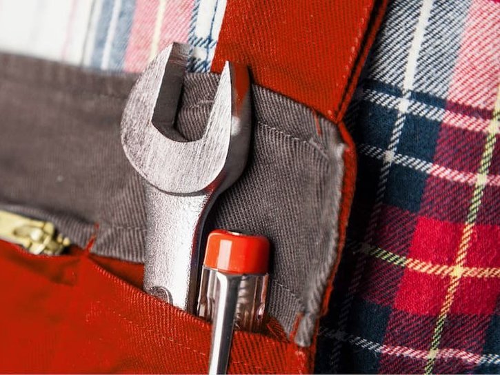 Detailansicht von Werkzeug in einer Tasche, symbolisch für die Suche nach einem qualifizierten Fachhändler.